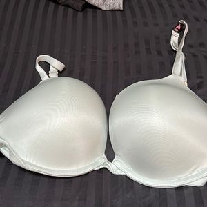 Victoria’s Secret 36D bra